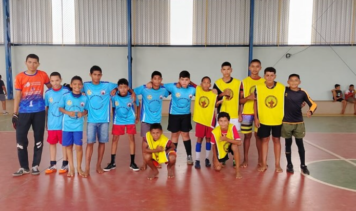 Momento de apresentação dos times das crianças.